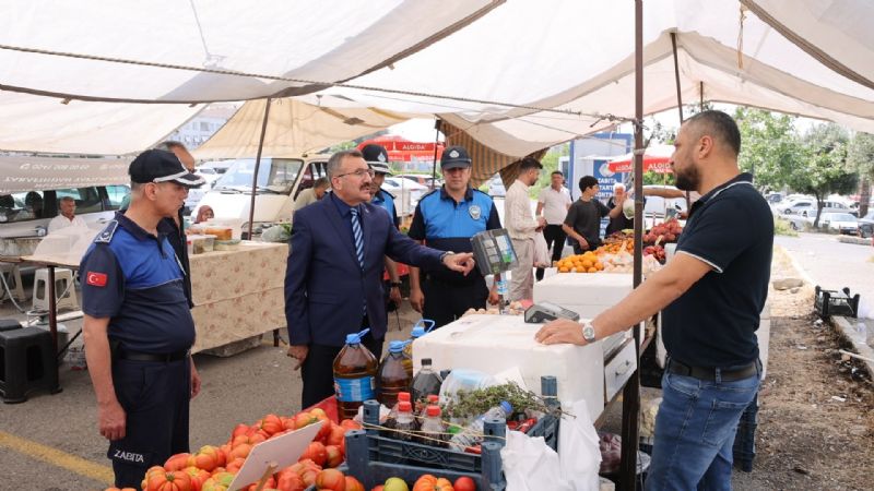 Akdeniz Zabıtası’ndan Pazarlarda Etiket ve Tartı Denetimi