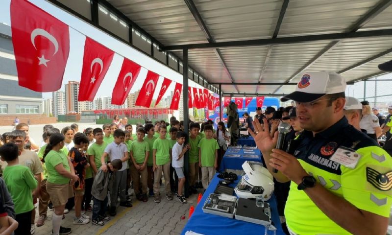 mersİn’de-jandarmadan-öğrencİlere-tanitim-etkİnlİğİ