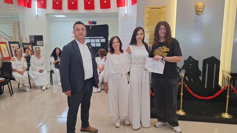 anneanne,-kizi-ve-torunu-motİvasyon-etkİnlİğİnde-sahneye-çikti